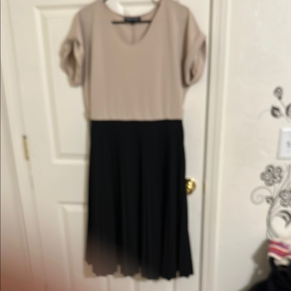 Elegant Two-Tone Midi Dress